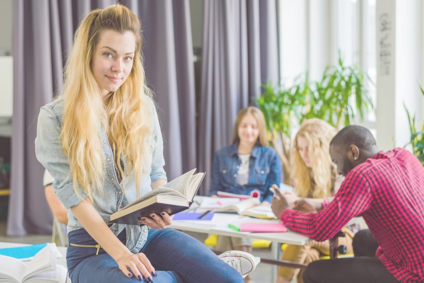 Modern IT learning environment with collaborative workspace